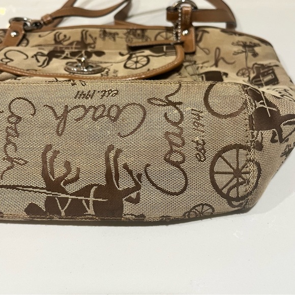 Coach Vintage Horse & Carriage Tan Canvas & Leather Shoulder Bag Silver Hardware - Picture 4 of 14